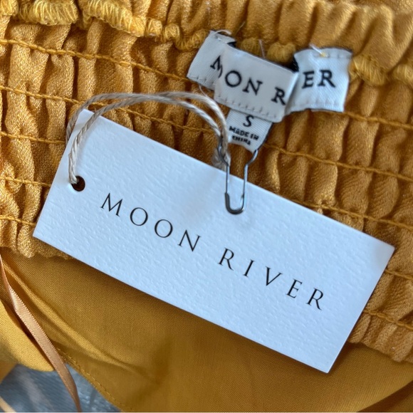 NWT. Moon River cropped halter top. Size S - Picture 2 of 5